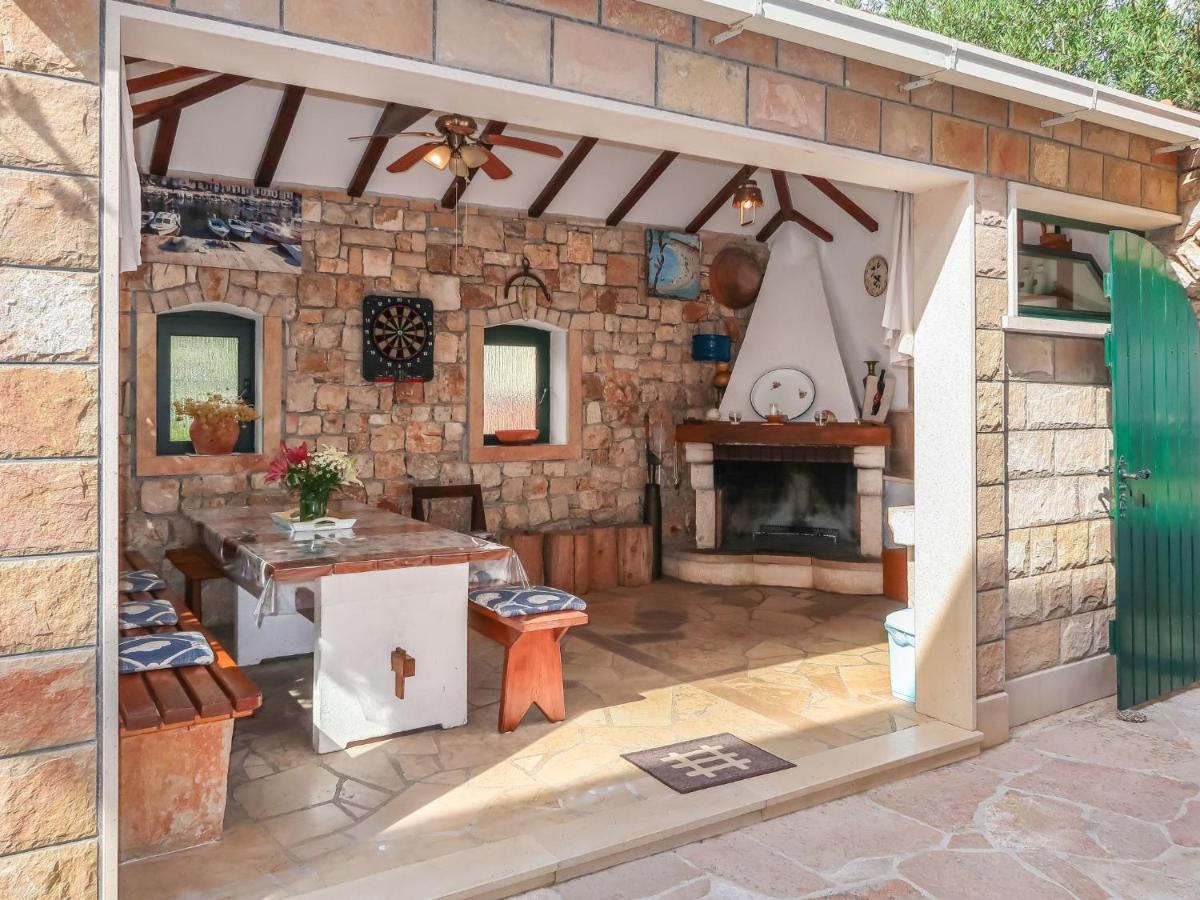 Apartment Ana - Brc100 By Interhome Supetar Bagian luar foto